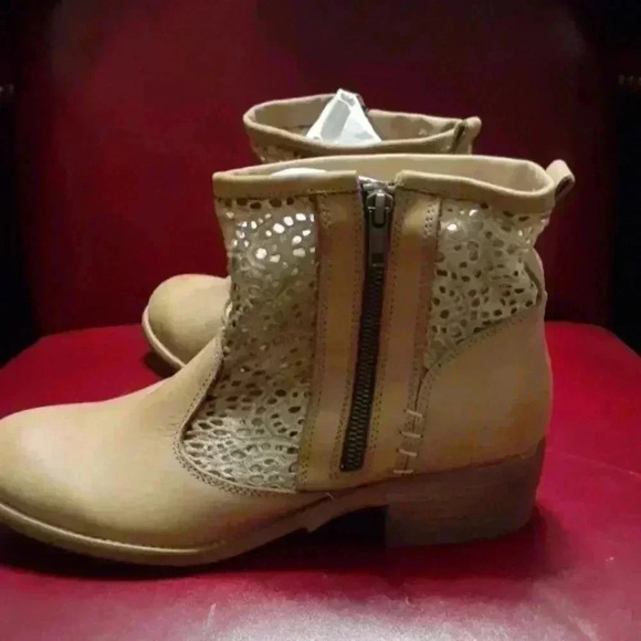 Anthropologie Cool Way Tan Beige Leather Ankle Boot Laser Cut Boho Size 9 - Picture 6 of 8
